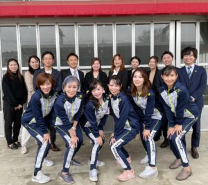 奥迫協子とエステティシャンの皆様と社員