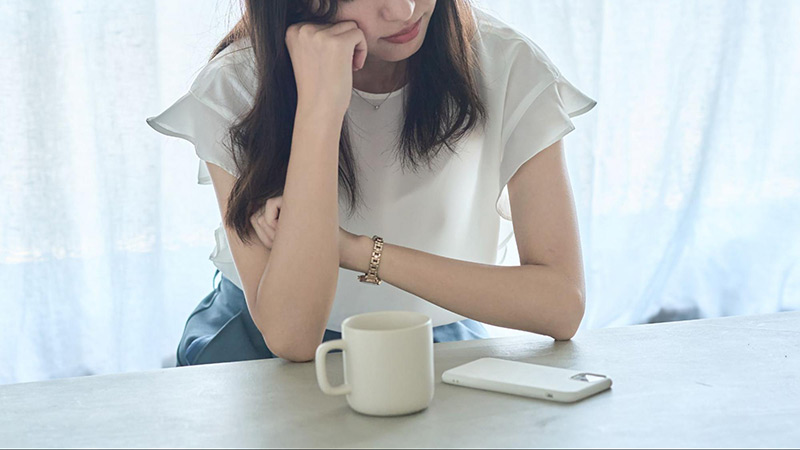 体調不良の女性
